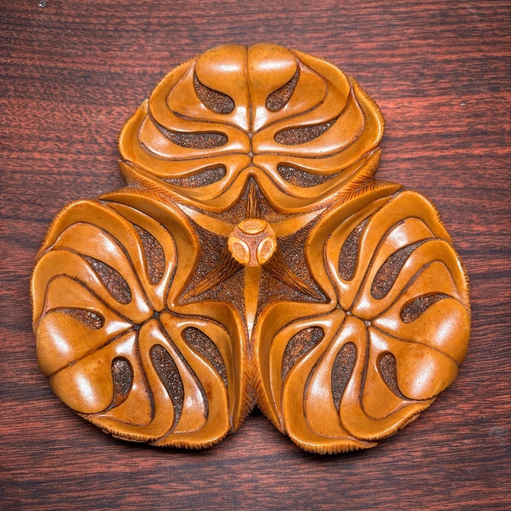 Coco Joe’s Hawaii Hapawood Monstera Leaf Server Tray